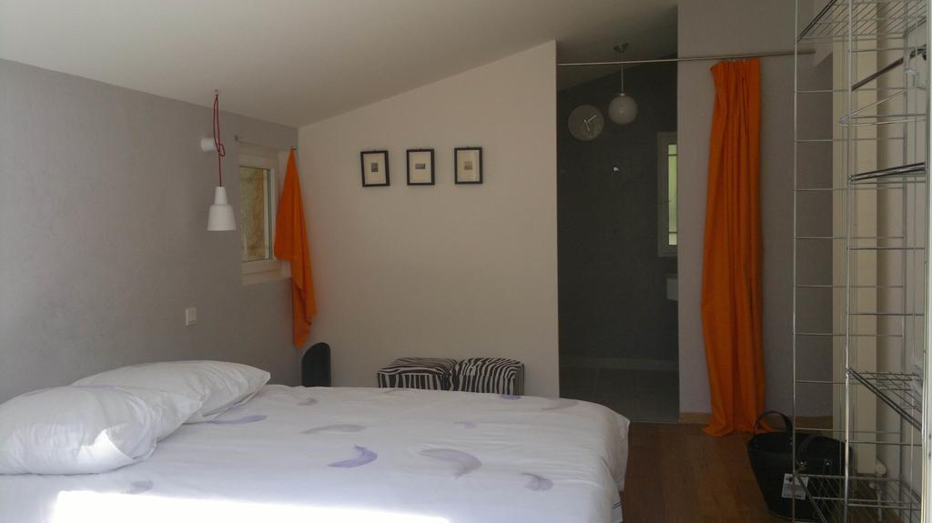 A L'Est D'Uzes Villa Saint-Siffret Room photo