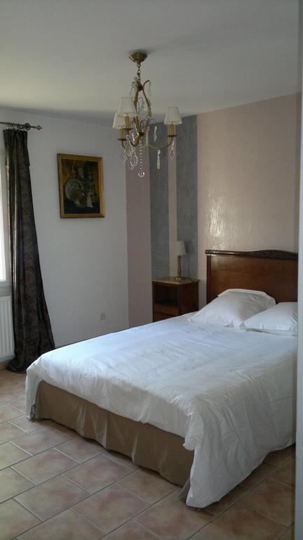 A L'Est D'Uzes Villa Saint-Siffret Room photo