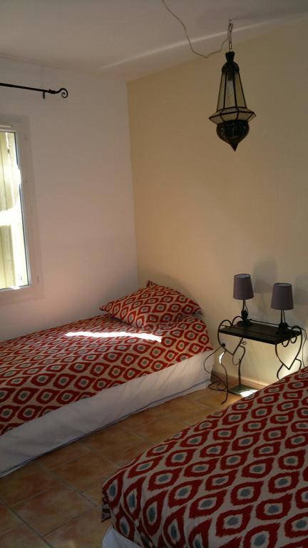 A L'Est D'Uzes Villa Saint-Siffret Room photo